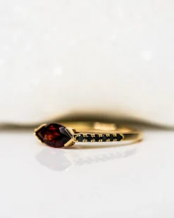 Lindsay Lewis Garnet Minna Ring