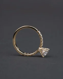Rokosz Oval Diamond Ring